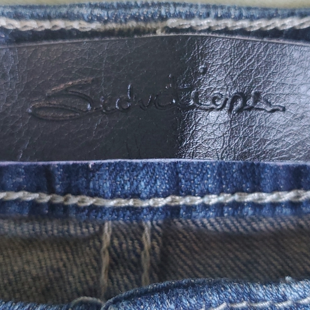 SEDUCTION- JEAN SHORTS - Picture 2 of 5